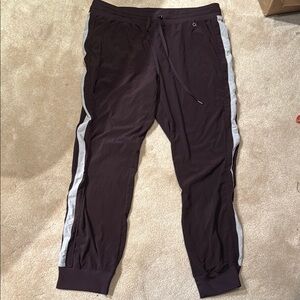 GAP plum Jogger Sweatpants with Elastic Cuffs
Size large super comfortable